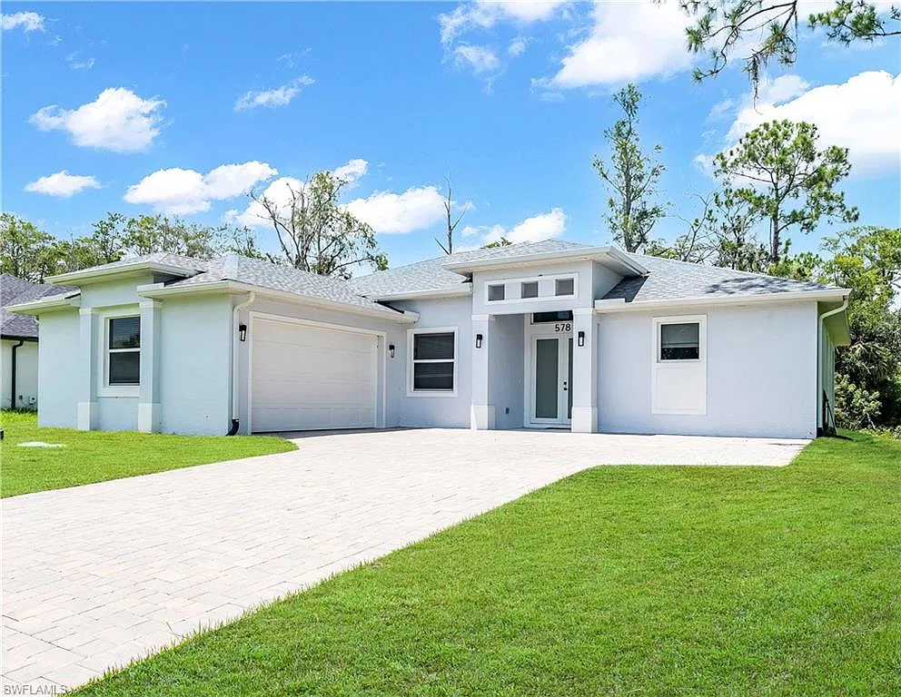 3 bed, 2.0 bath, 1732 sqft, $2,300 — Photo 1