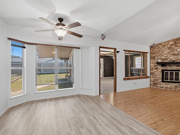 4th image of 8234 Meadow Post St