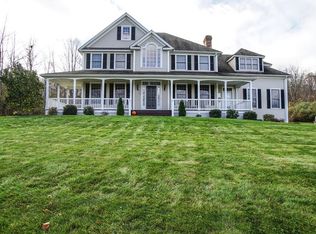 24 Hazel Woods Dr, Woodbury, CT 06798