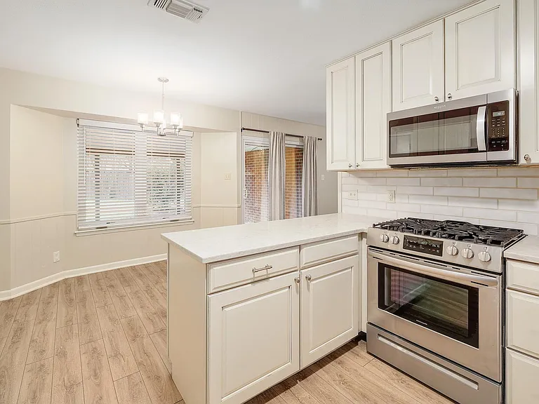 8609 Melshire Dr — Photo 11
