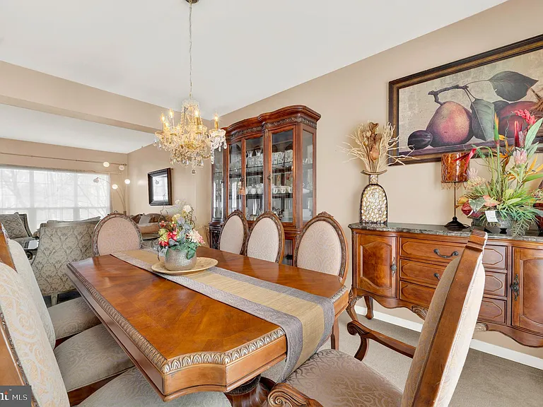 533 Rubens Cir — Photo 14