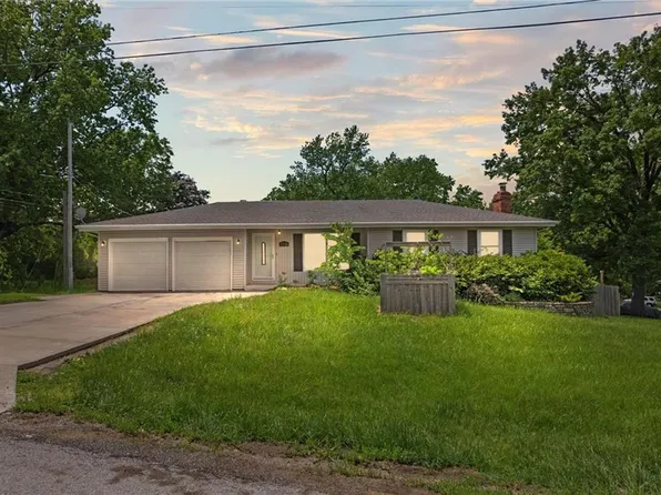 5718 N Tracy Ave, Kansas City, MO 64118