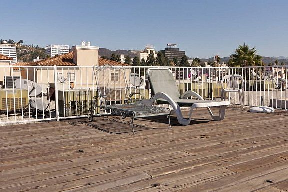 3rd image of 7125 De Longpre Ave APT 306