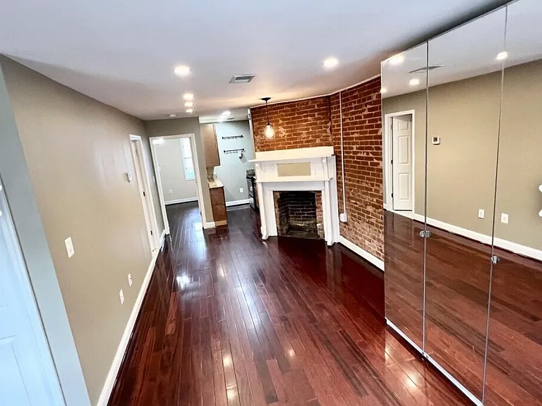 37 R St NW — Photo 8