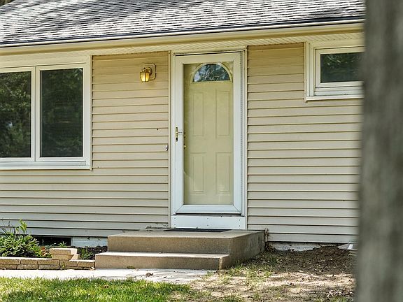 4th image of 2748 S 38th St