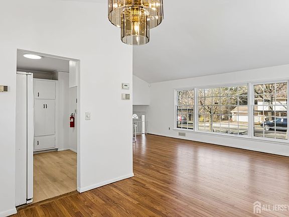 4th image of 39 Gage Rd