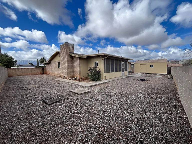 501 E Suffolk Dr — Photo 20