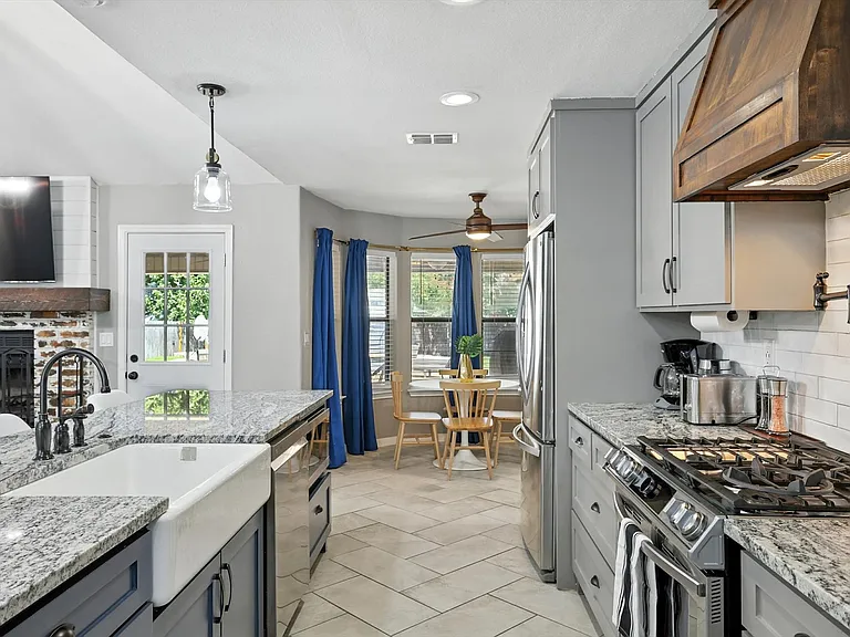 749 Western Trl — Photo 14