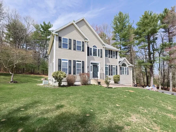 22 Bazaleel Cir, Uxbridge, MA 01569