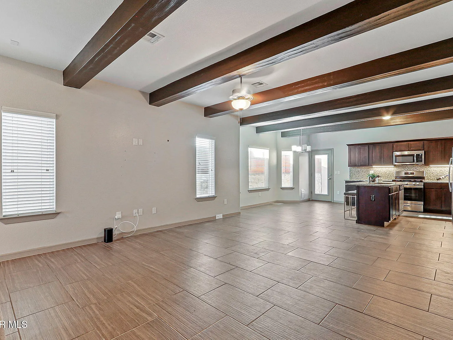 3 bed, 2.0 bath, 1446 sqft, $1,750 — Photo 2