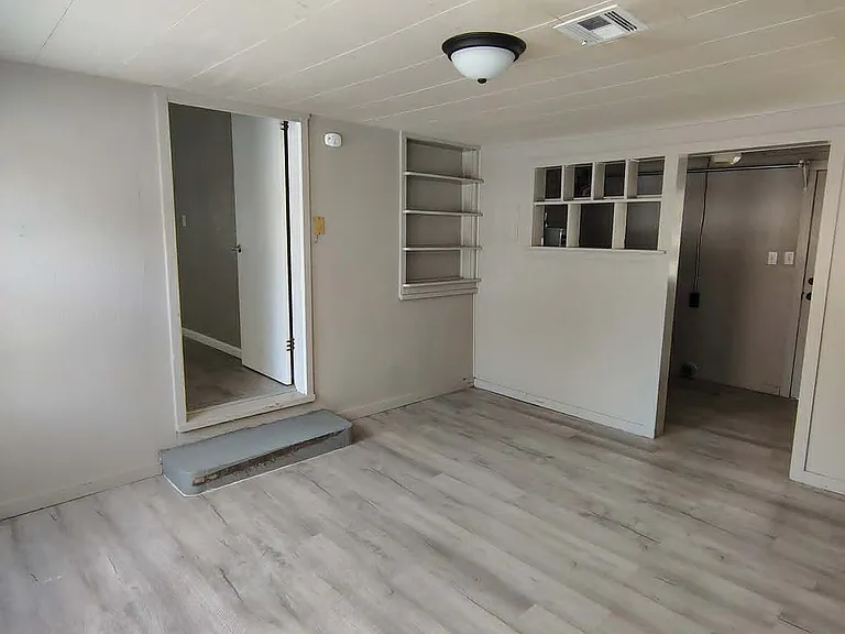 211 W High St #211 — Photo 12