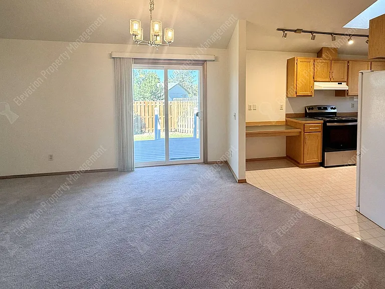 3092 NE Tahoe Ct — Photo 8
