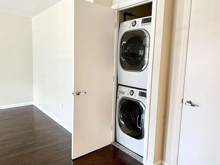 3119 37th Ave #4B — Photo 6