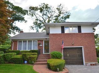 5 Phillips Rd, Massapequa Park, NY 11762