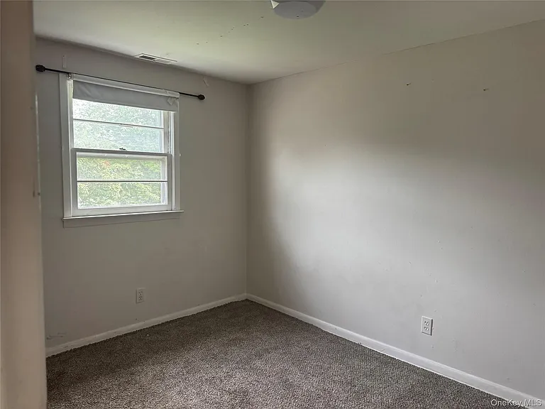 124 Parkdale Dr — Photo 8