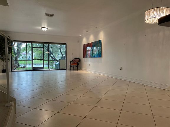 2nd image of 3831 Estepona Ave
