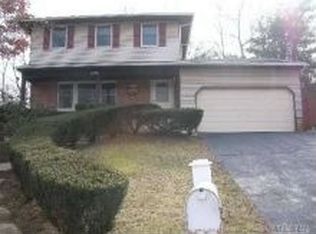 27 Pimlico Dr, Commack, NY 11725