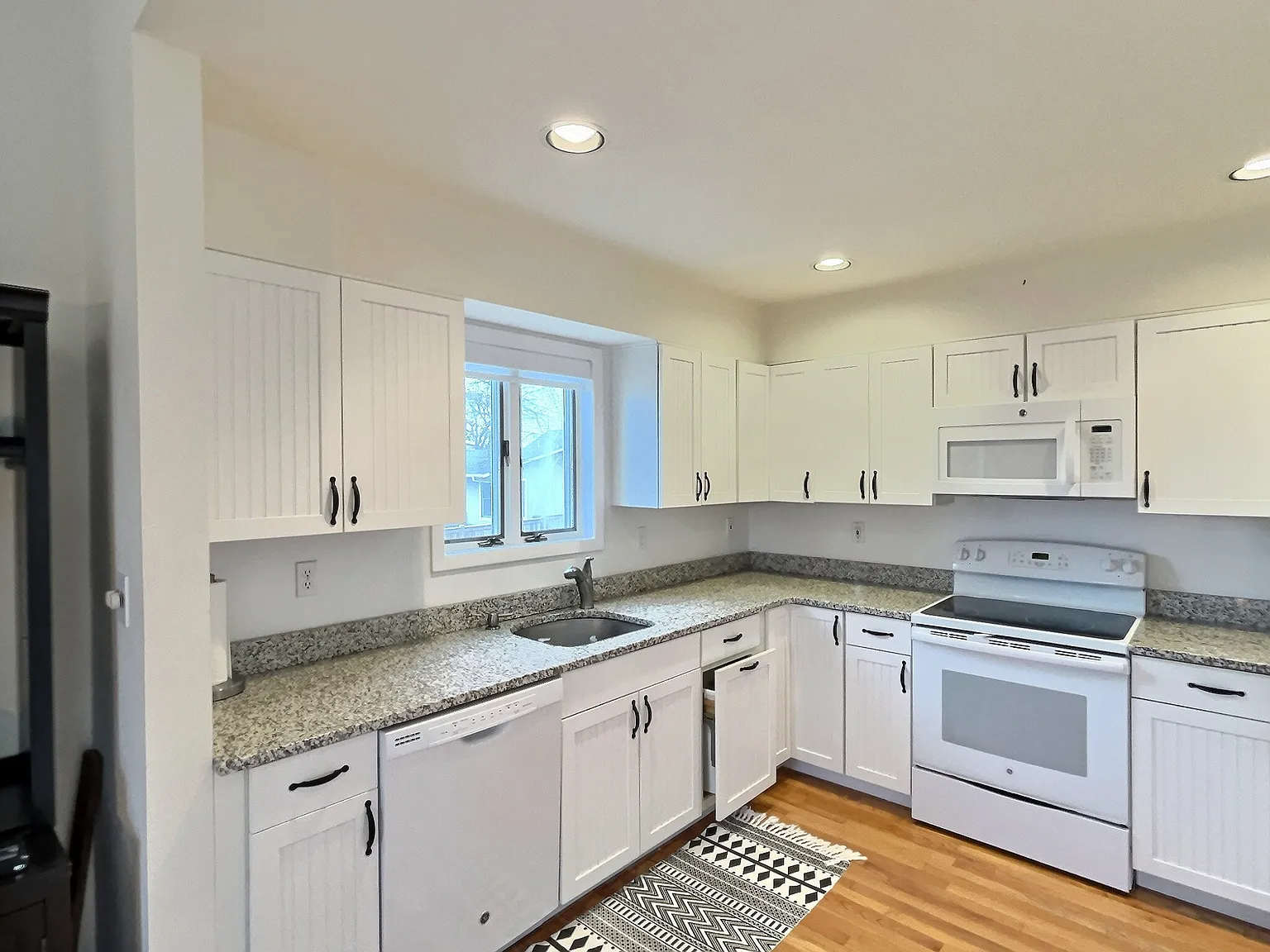 Culloden Beach Home — Photo 3