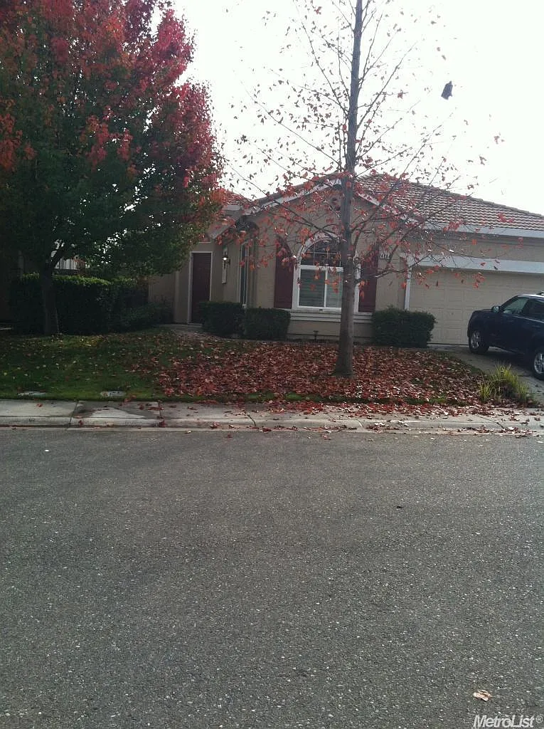 4084 Clarewood Way photo 1