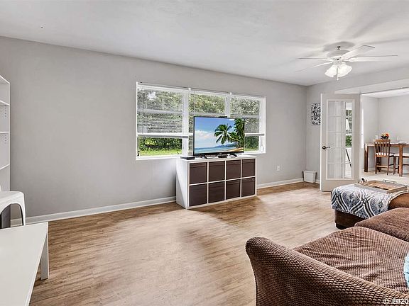 5th image of 1635 NW 16th Ave