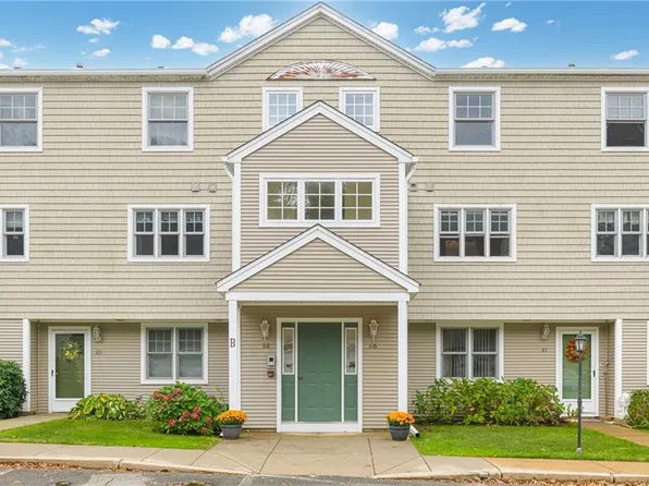 6 Bristol Woods Dr #B, Bristol, RI 02809