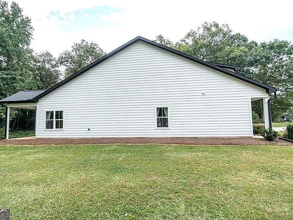 4th image of 212 Live Oak Ln