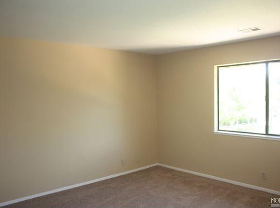 5th image of 484 Bernice Ln