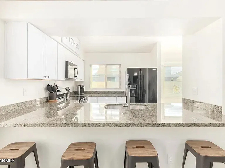 8759 W Grovers Ave — Photo 10