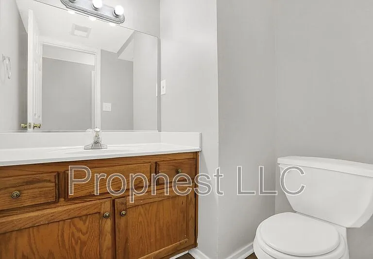 817 Barrington Woods Cv — Photo 8