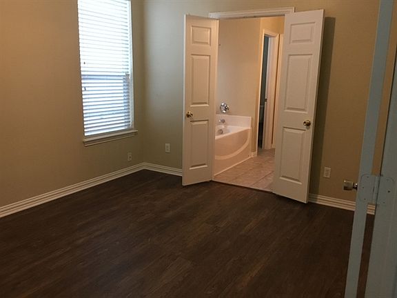 5th image of 10115 Cedar Lake Dr
