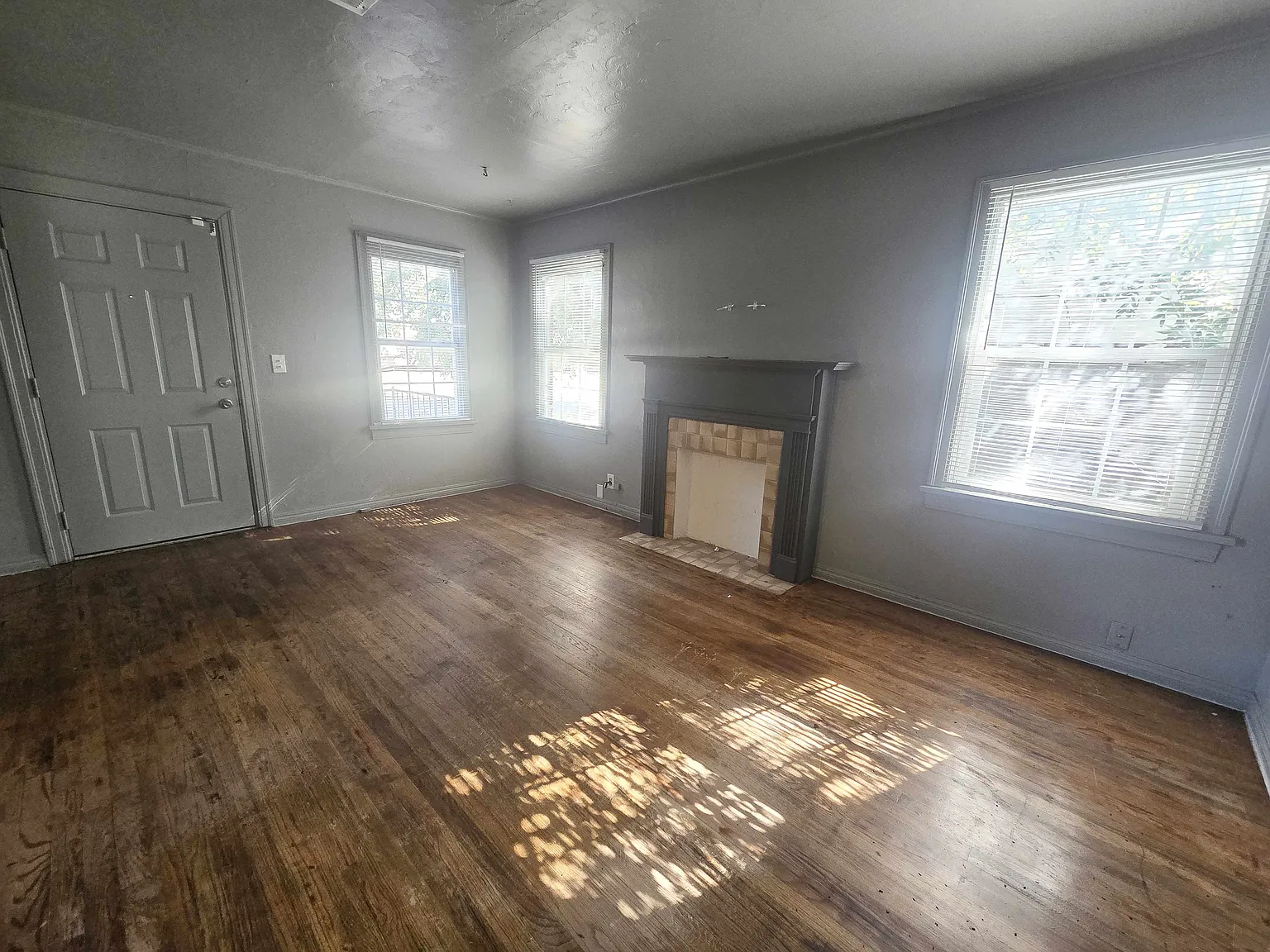 3 bed, 984 sqft, $995 — Photo 3