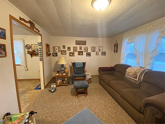 4th image of 2061 N Crestwood Dr
