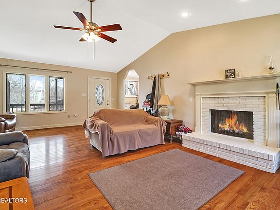 4th image of 36 Creekway Dr