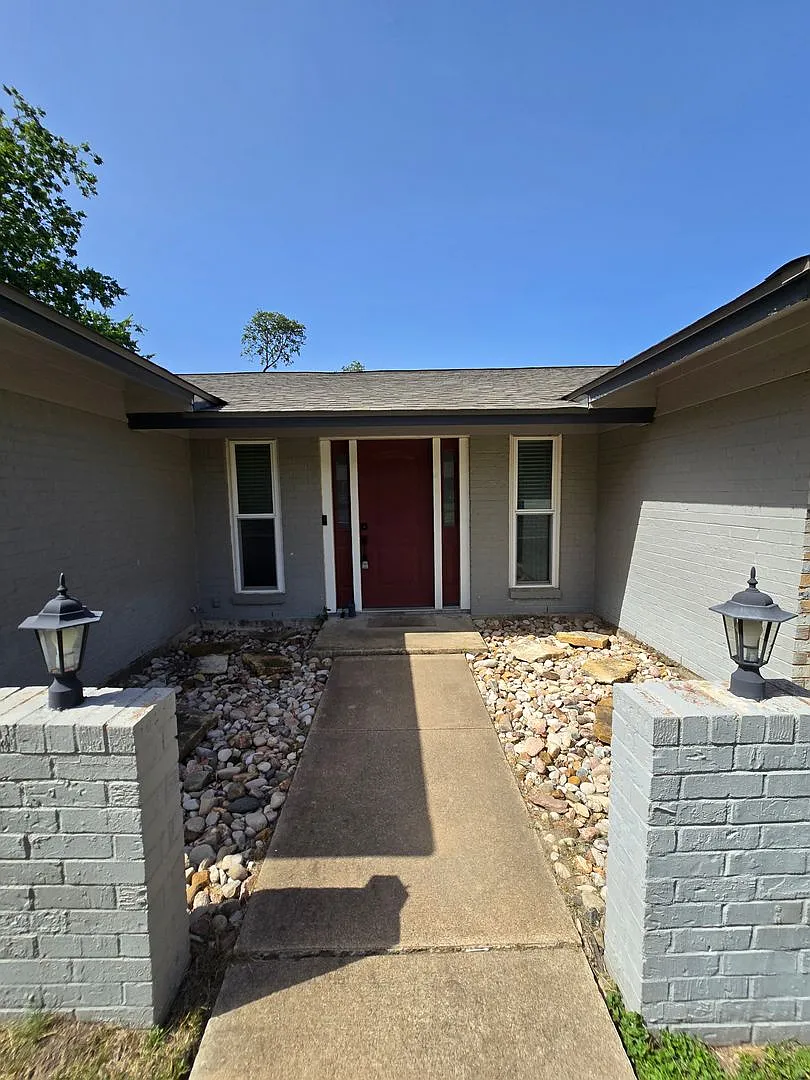 205 E. Cherokee Dr. — Photo 2
