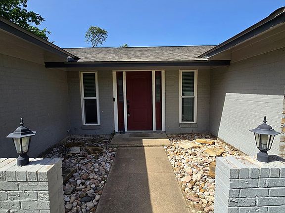 2nd image of 205 E Cherokee Dr