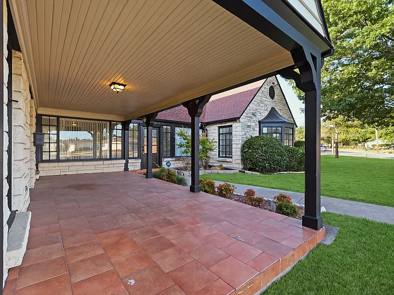 8561 Strathmore Dr — Photo 42