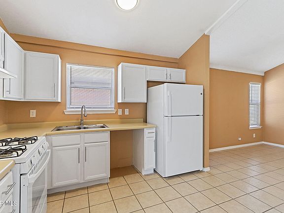 5th image of 1649 Saint James Pl