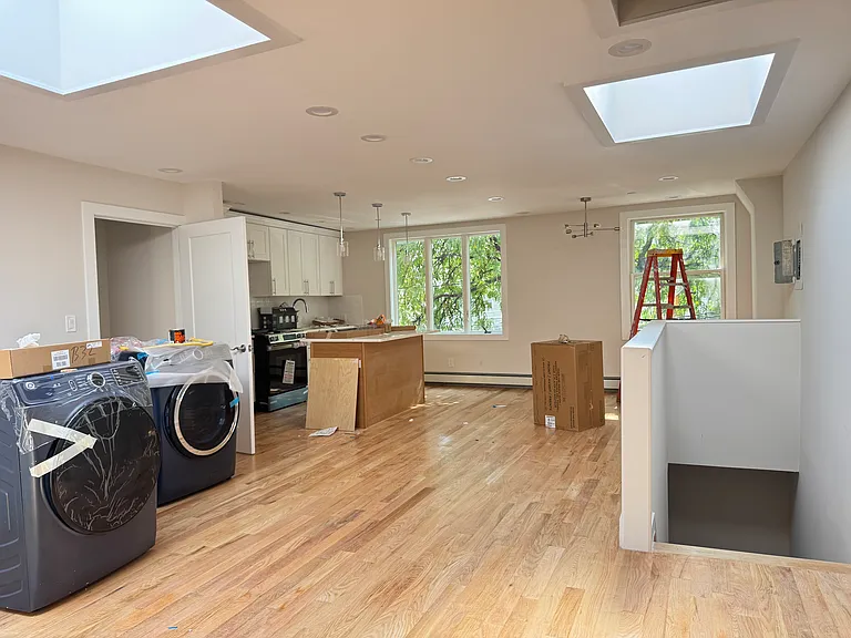 492 Humboldt St #3 — Photo 1
