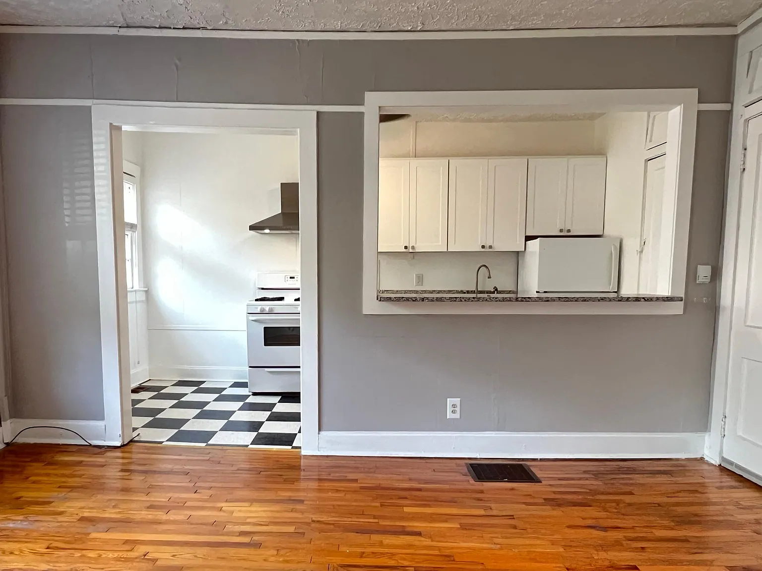 1 bed, 900 sqft, $1,895 — Photo 4