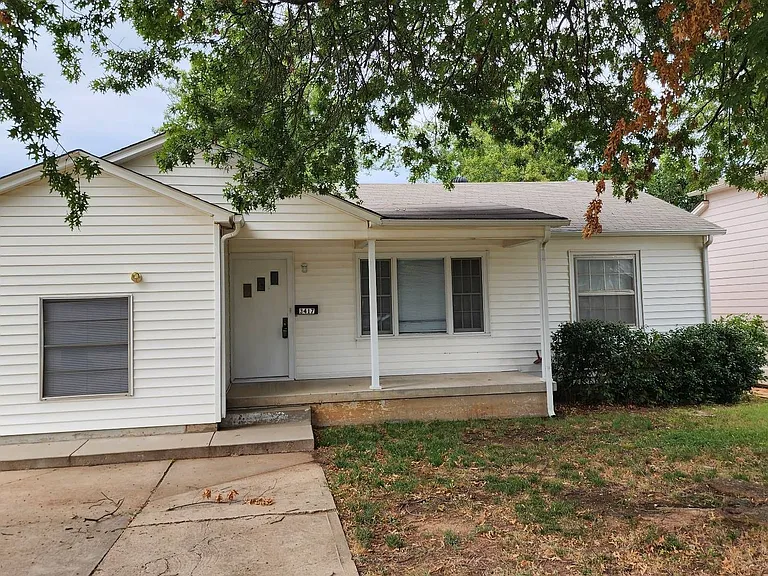 3417 Pioneer St — Photo 1