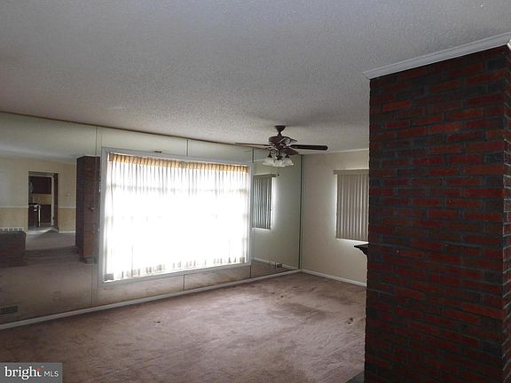 5th image of 133 S Woodstock Dr