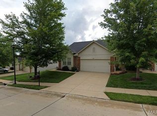 7250 Tournament Dr, Saint Louis, MO 63129