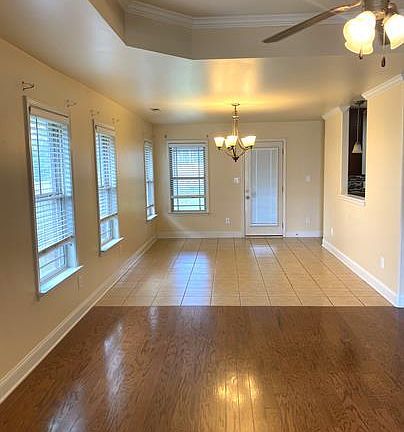 5th image of 330 Dovington Dr