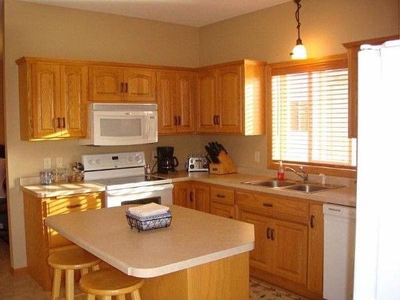 3rd image of 1745 Knottingham Dr