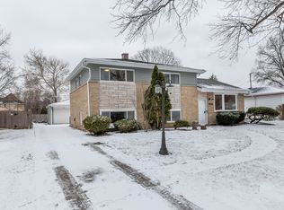 2007 E Tano Ln, Mount Prospect, IL 60056