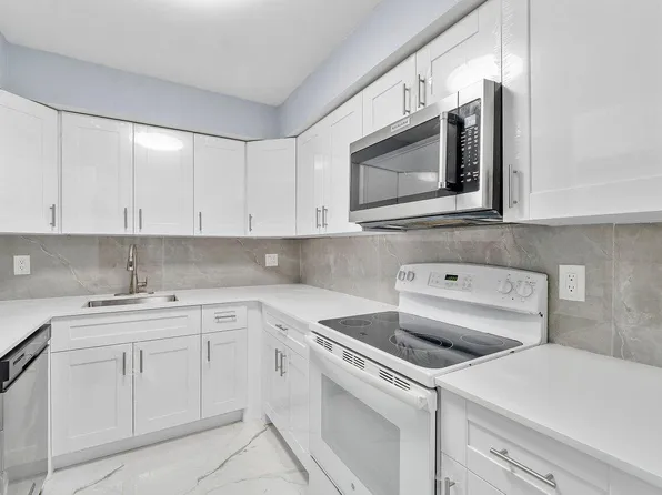 9960 Pineapple Tree Drive #107, Boynton Beach, FL 33436