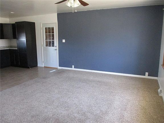 4th image of 808 N Charles St