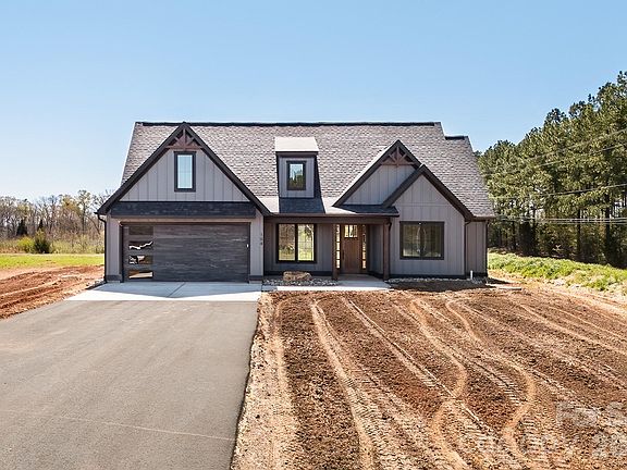 2nd image of 104 Hidden Cove Rd