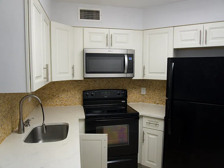 213 Lake Pointe Dr #211 — Photo 6