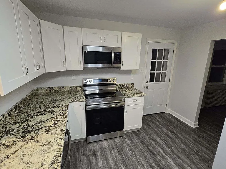 1703 Cottage Ave — Photo 11